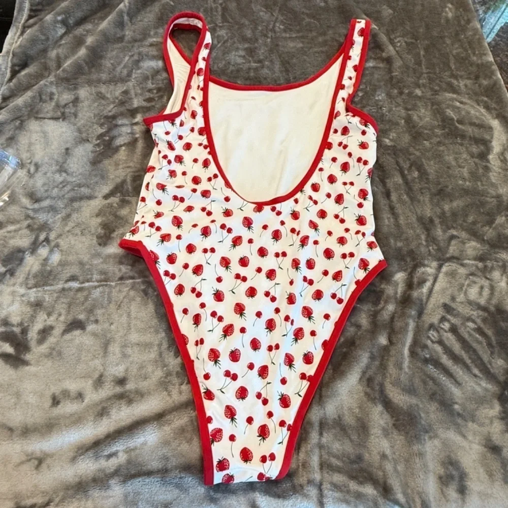 New! FRANKIES BIKINIS x Pink Marlow One Piece strawberry Swimsuit 31558